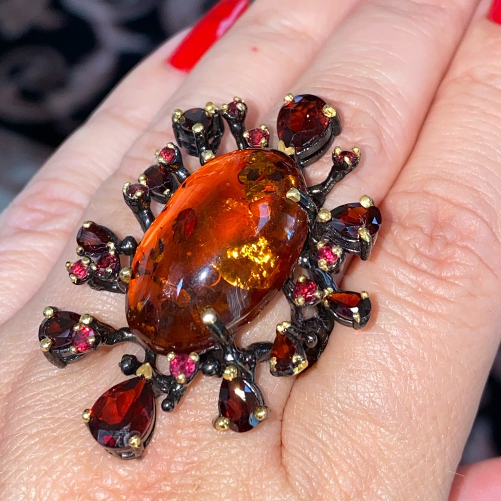 Exquisite Genuine Amber Ring with Gemstones - Picture 5 of 8
